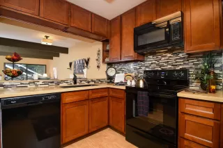 Photo #5: 19003018 Listing