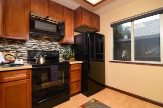 Photo #6: 19003018 Listing