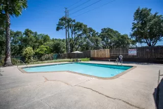 Photo #3: 19049428 Listing