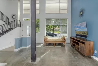 Photo #4: 19059153 Listing