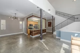 Photo #6: 19059153 Listing