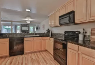 Photo #3: 19066275 Listing