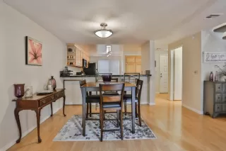 Photo #5: 19066275 Listing