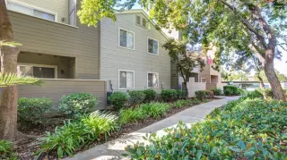 Photo #2: 19069652 Listing