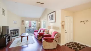 Photo #4: 19069652 Listing