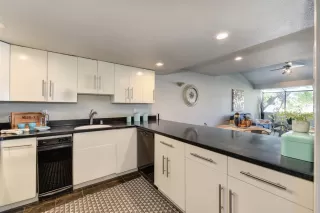 Photo #6: 19069694 Listing 