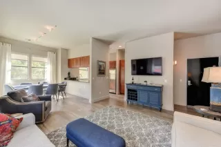 Photo #6: 19070532 Listing