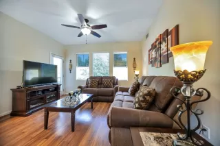 Photo #2: 19071497 Listing 