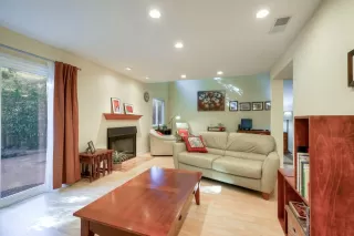 Photo #1: 19072078 Listing