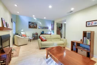 Photo #2: 19072078 Listing