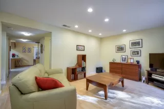 Photo #6: 19072078 Listing