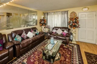 Photo #2: 19072405 Listing