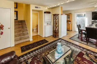 Photo #4: 19072405 Listing