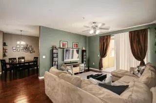 Photo #5: 19072863 Listing
