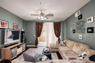 Photo #6: 19072863 Listing