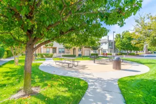 Photo #4: 19073164 Listing 