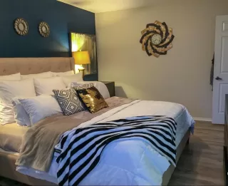 Photo #4: 19073633 Listing