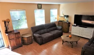 Photo #5: 19074024 Listing 