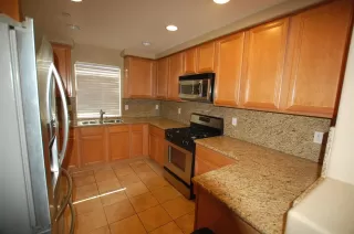 Photo #4: 19074648 Listing