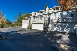 Photo #2: 19075079 Listing