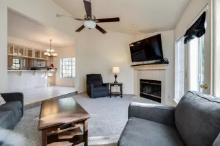 Photo #3: 19075079 Listing