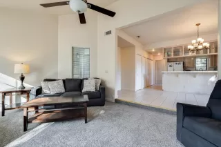 Photo #5: 19075079 Listing