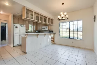 Photo #6: 19075079 Listing