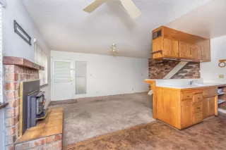 Photo #6: 19075759 Listing