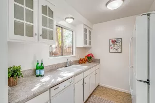 Photo #3: 19075788 Listing