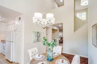 Photo #5: 19075788 Listing