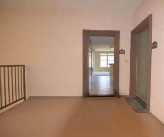 Photo #1: 19076263 Listing