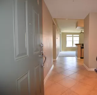 Photo #2: 19076263 Listing