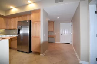 Photo #5: 19076263 Listing