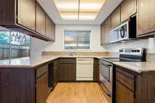Photo #4: 19076639 Listing 