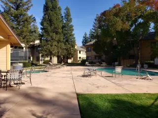 Photo #4: 19076843 Listing