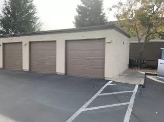 Photo #4: 19077608 Listing