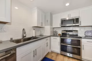 Photo #3: 19077679 Listing