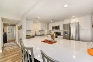 Photo #4: 19077679 Listing