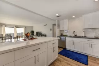 Photo #5: 19077679 Listing