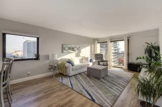 Photo #6: 19077679 Listing