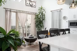 Photo #2: 19077766 Listing