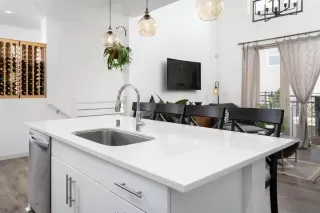 Photo #5: 19077766 Listing