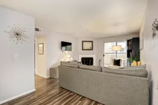 Photo #2: 19078009 Listing