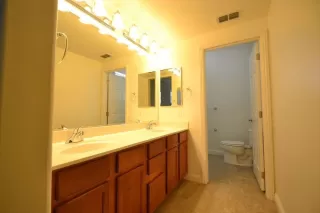 Photo #4: 19078455 Listing