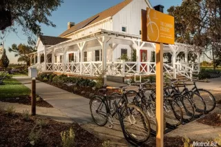 Photo #4: 19078766 Listing 