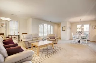 Photo #4: 19078817 Listing