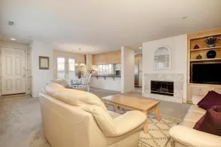 Photo #5: 19078817 Listing