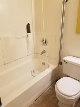 Photo #5: 19078823 Listing