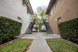 Photo #3: 19079064 Listing