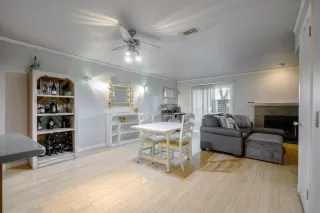 Photo #2: 19079256 Listing 